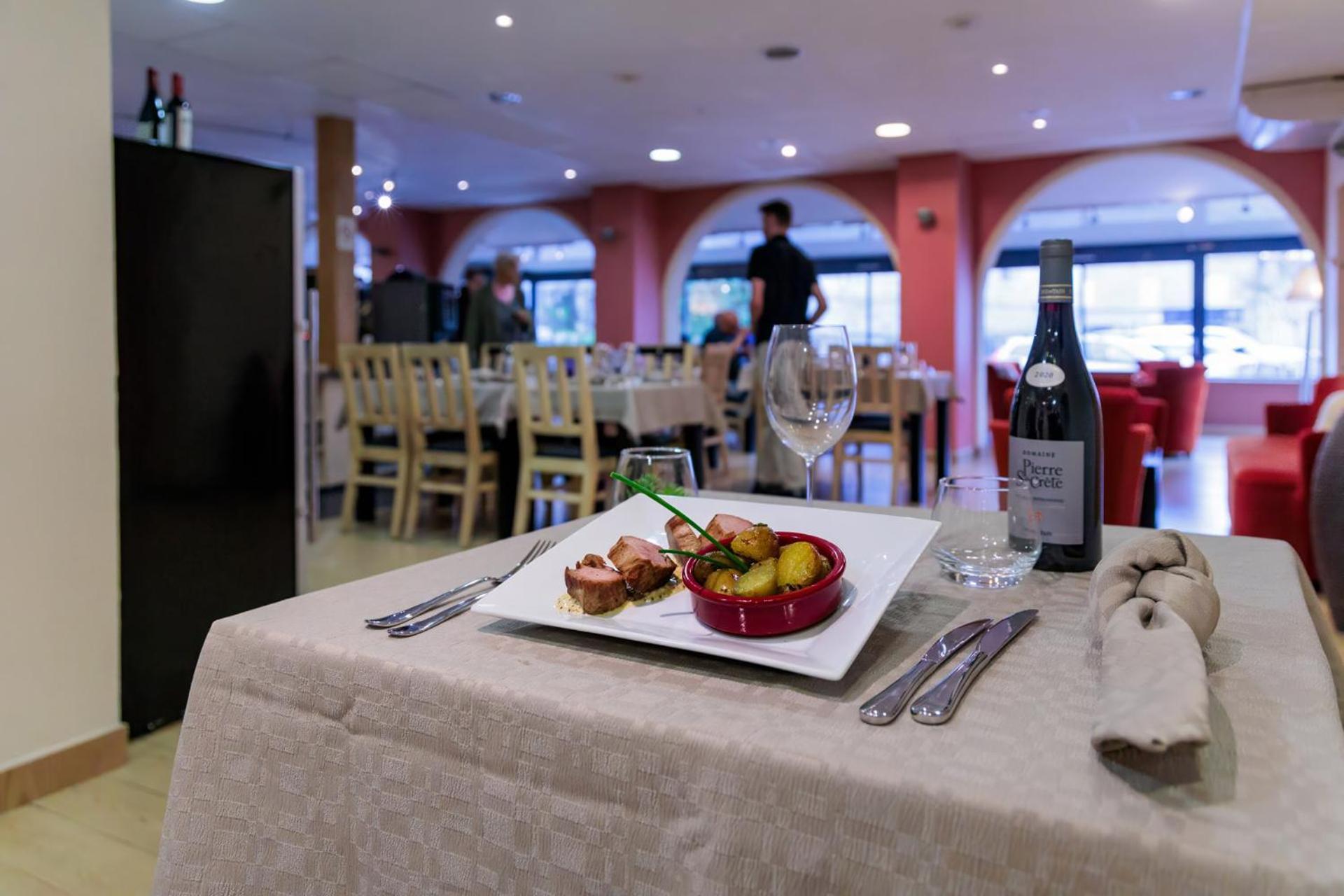 Logis Hotel Restaurant Auberge De La Xaintrie Saint-Privat  Екстер'єр фото